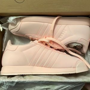 NEW U.S size 8 1/2 IcePink Adidas Originals